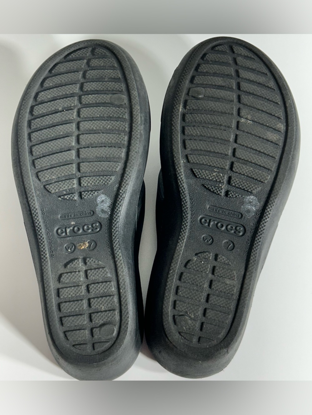 CROCS Black Textured Footbed Strap Women’s Sandals Size 7 - Picture 4 of 6